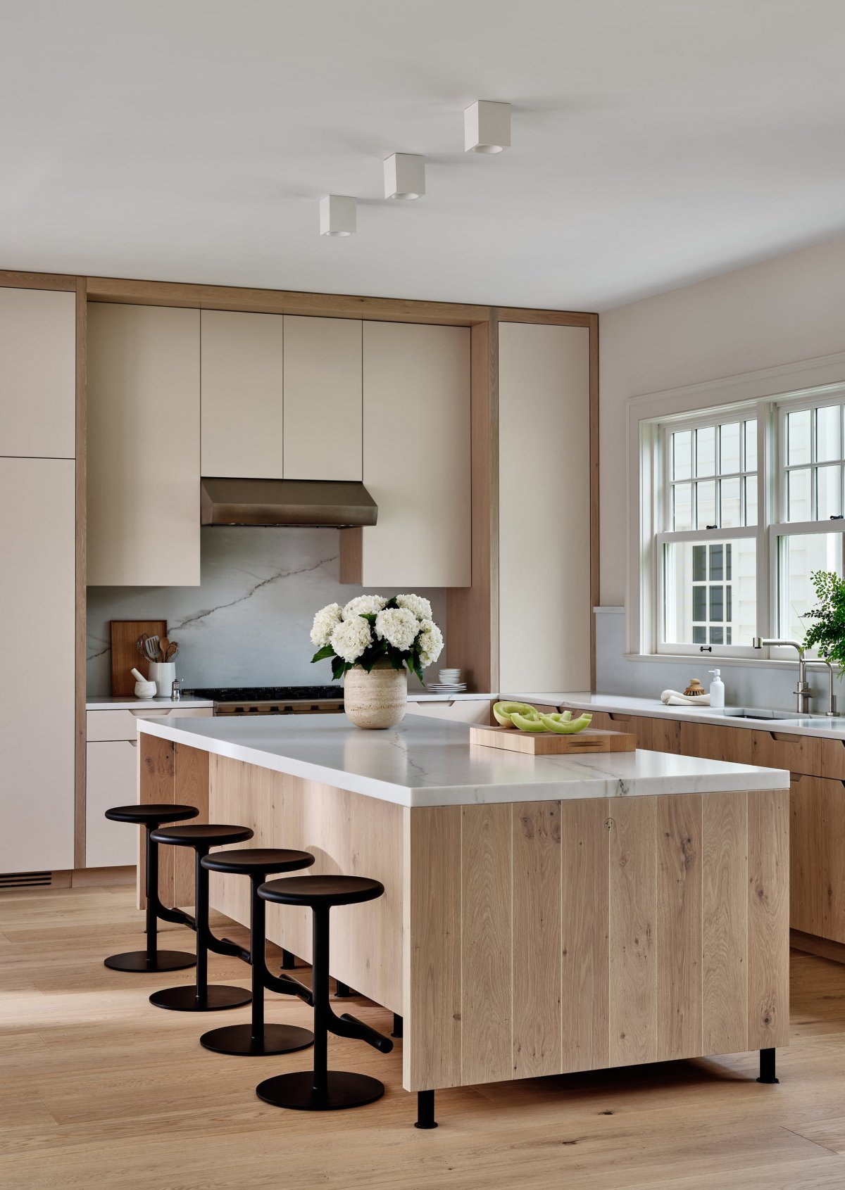 YinjiSpace KOSA x East Hampton 5